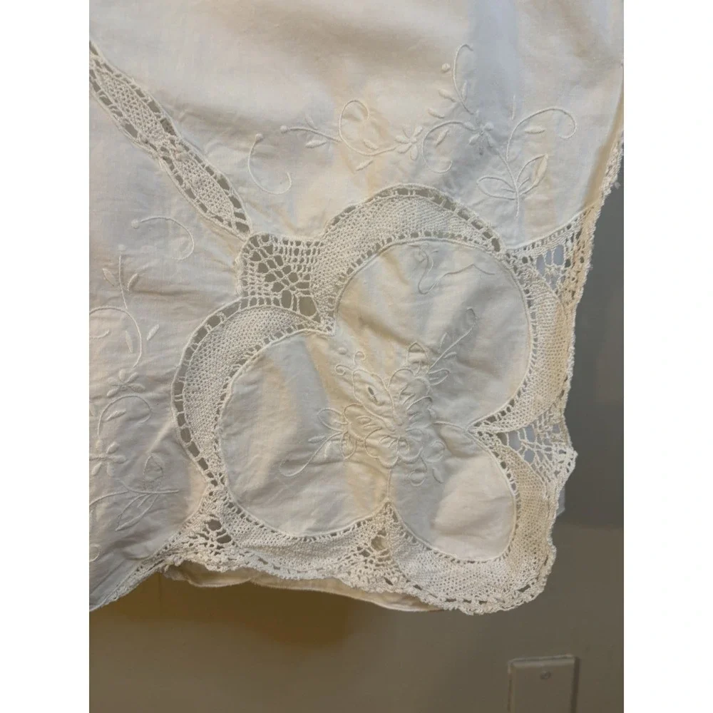 VTG White Crocheted Lace Cut Work Tablecloth 128 x 80 GORGEOUS Hand Made